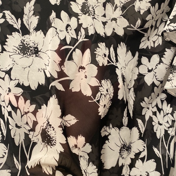 Sheer American Living Black and White Floral Flutter Sleeve Top Size L - Picture 5 of 5